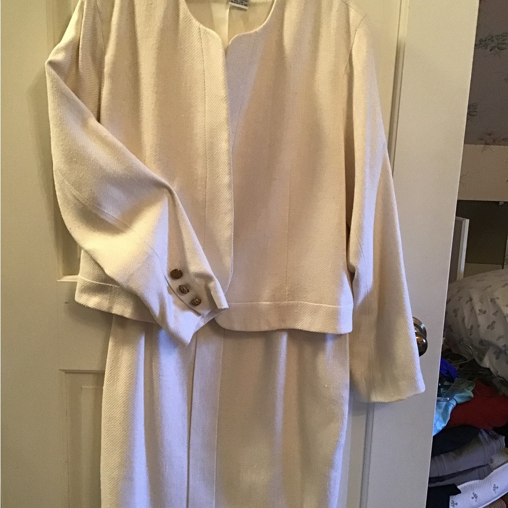 SuitCream linen woven jacket and skirt, beautifully made in excellent condition